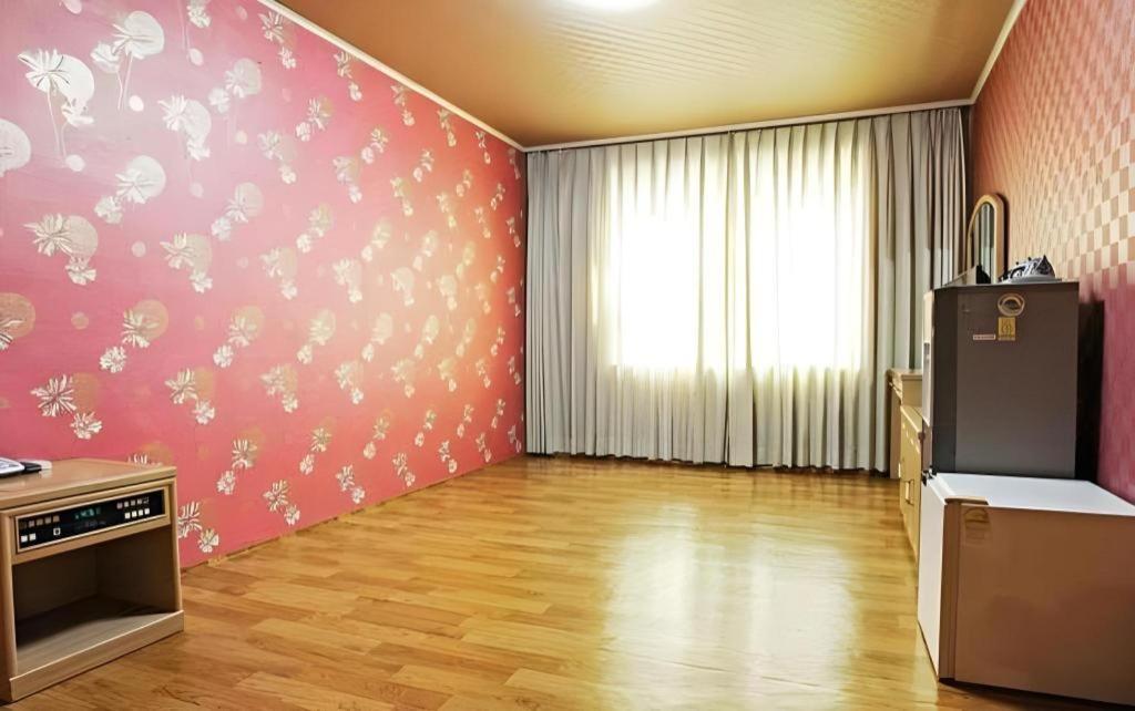 Emerald Hotel Чеджу Екстериор снимка