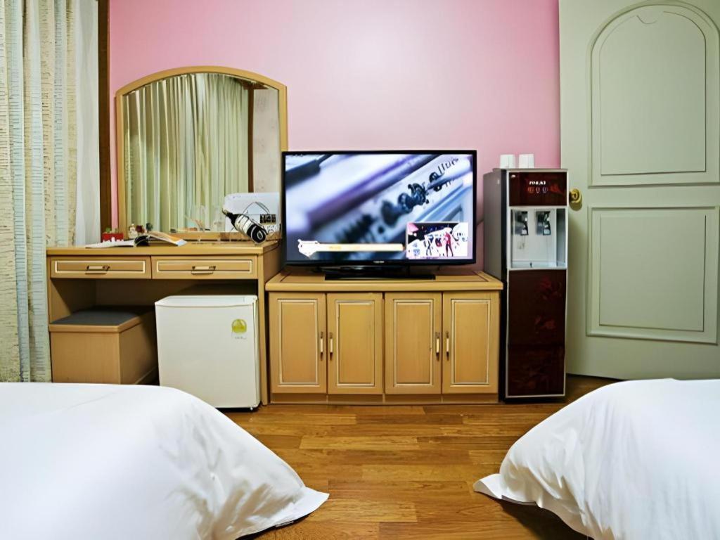Emerald Hotel Чеджу Екстериор снимка