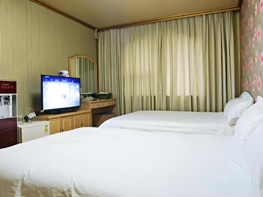 Emerald Hotel Чеджу Екстериор снимка