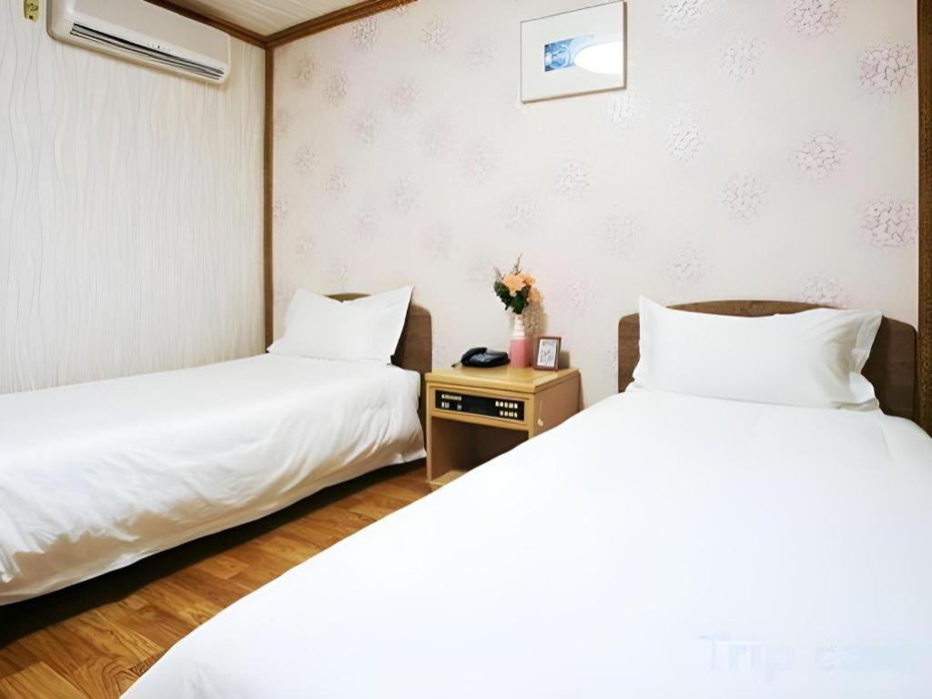Emerald Hotel Чеджу Екстериор снимка