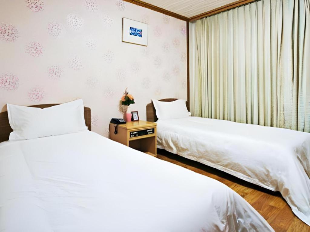 Emerald Hotel Чеджу Екстериор снимка