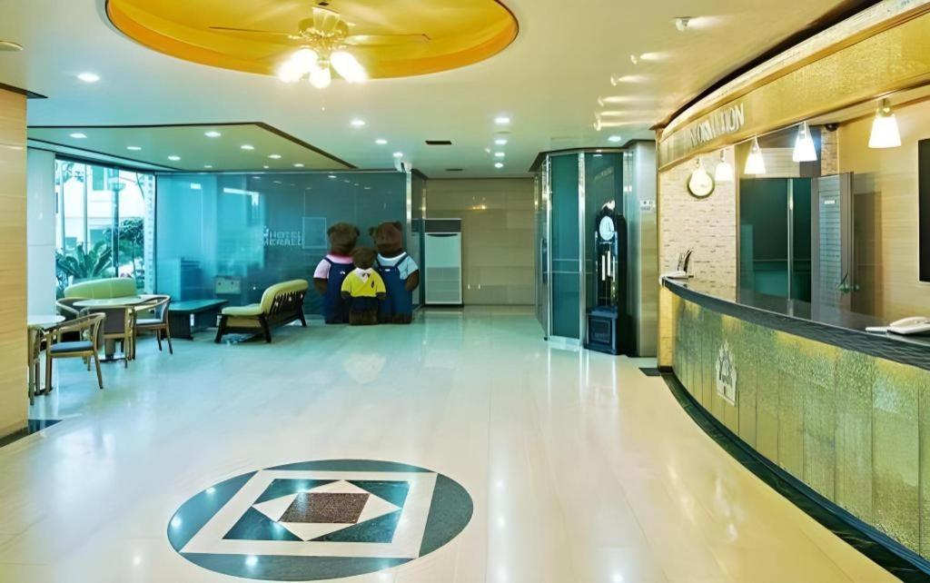 Emerald Hotel Чеджу Екстериор снимка