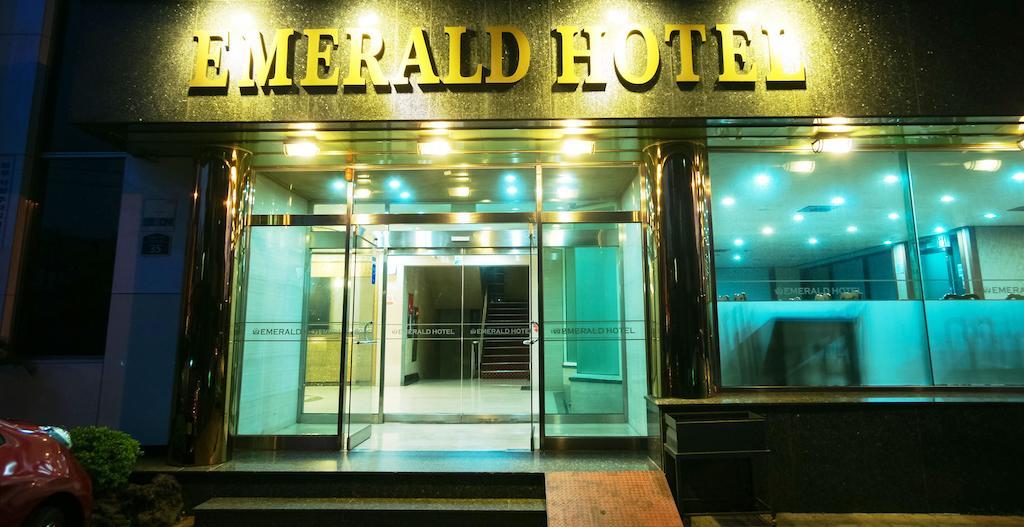 Emerald Hotel Чеджу Екстериор снимка