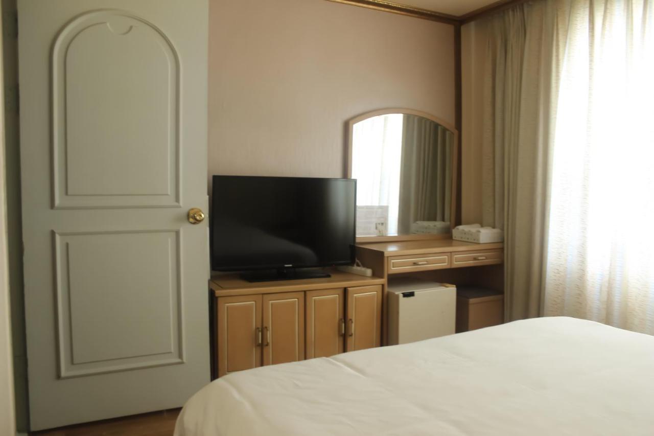 Emerald Hotel Чеджу Екстериор снимка
