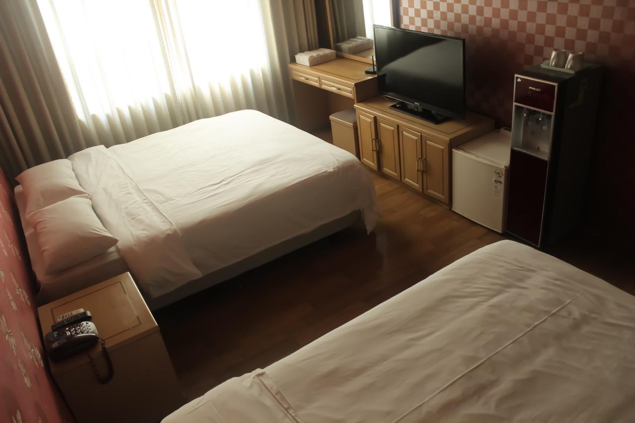 Emerald Hotel Чеджу Екстериор снимка