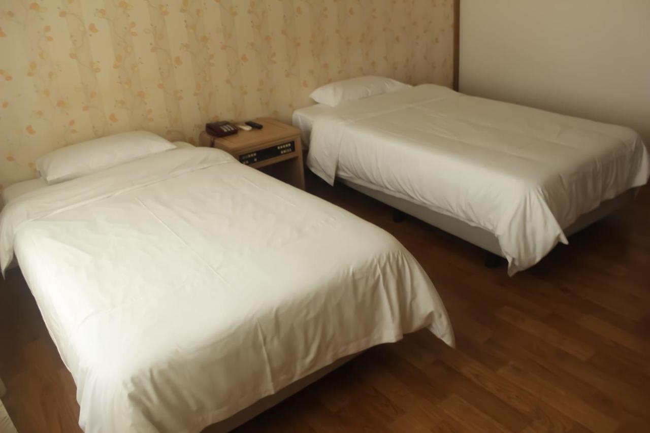 Emerald Hotel Чеджу Екстериор снимка