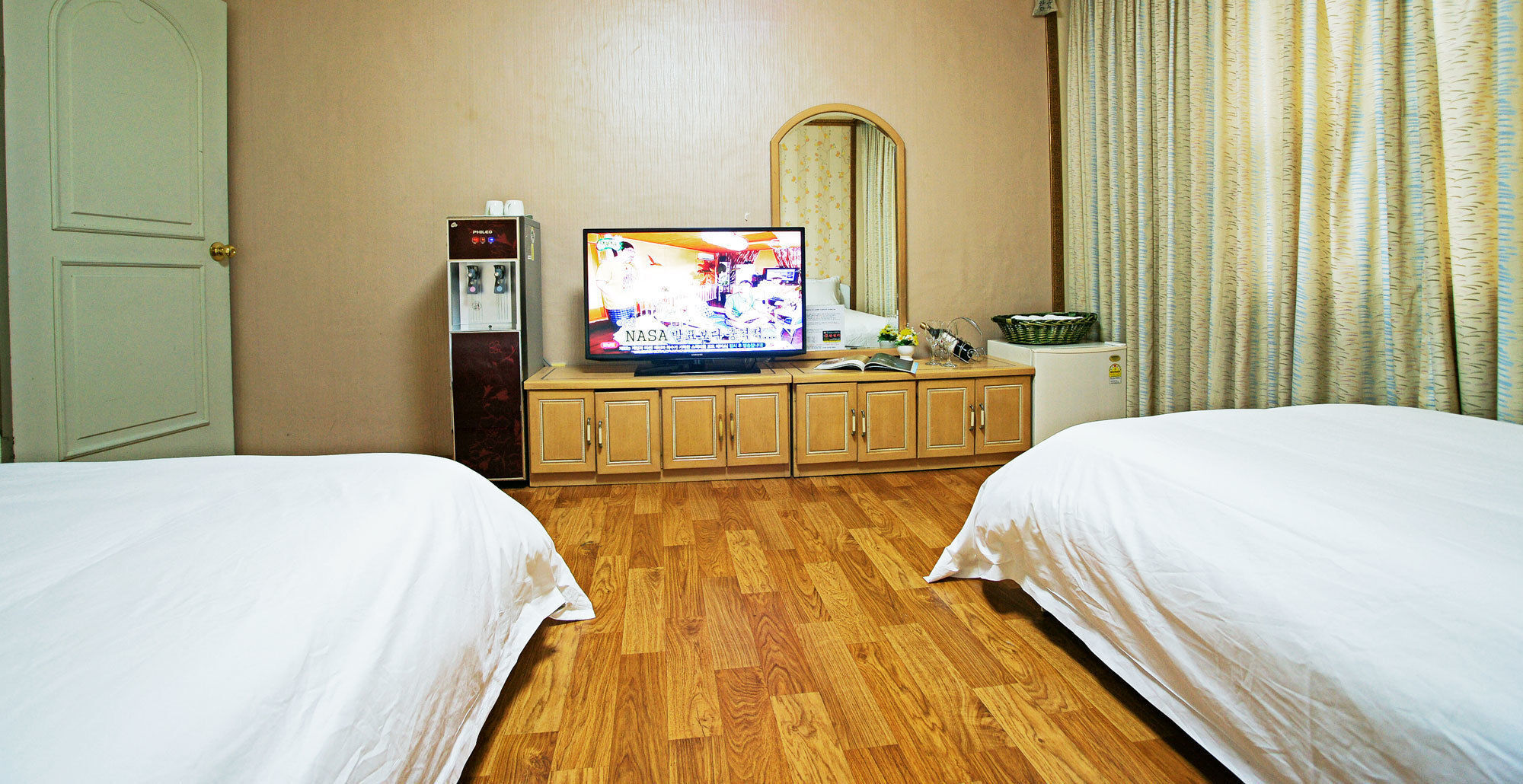 Emerald Hotel Чеджу Екстериор снимка