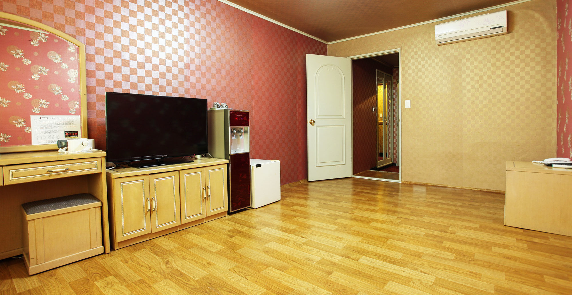 Emerald Hotel Чеджу Екстериор снимка